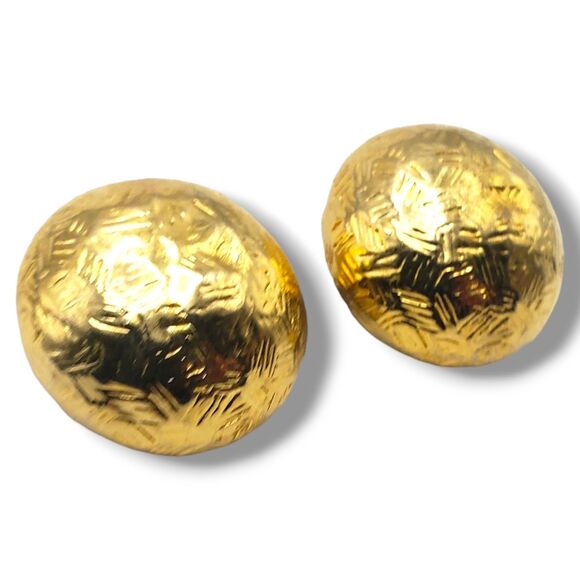 Large Gold Tone Textured Domed Clip On Earrings Vintage Retro Heavy - Picture 8 of 9